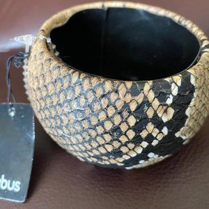 NWT     CUBUS  NORWAY  SNAKE  PATTERN  BANGLE  BRACELET